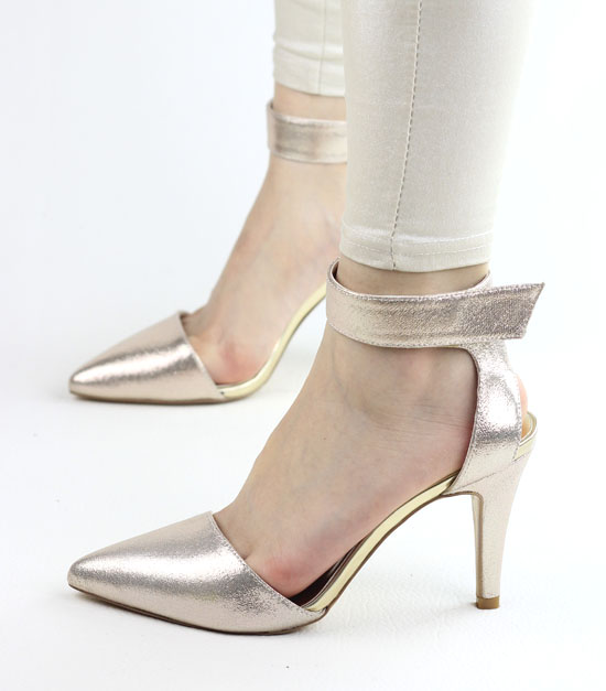 xiongmao体育_70年来,女火车司机在新中国从不缺席(图2) 熊猫体育