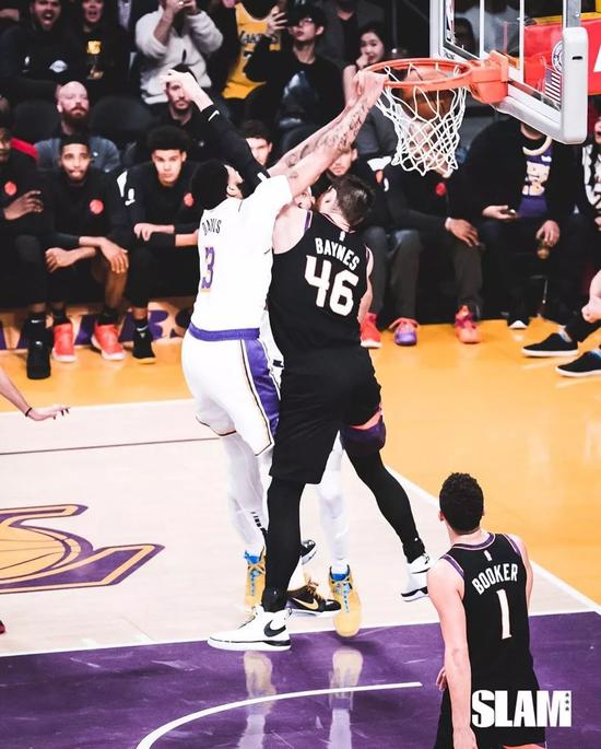 “熊猫体育”山西榆社发生山火 1860人地空协同扑救(图)(图1) 熊猫体育